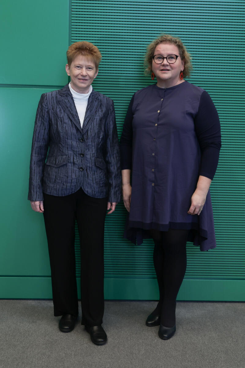 Bundestagsvizepräsidentin Petra Pau (l), Die Linke., MdB, empfängt die Bundesratspräsidentin der Republik Österreich, Korinna Schumann (r), zu einem Gespräch. Pau, Petra Bundestagsvizepräsidentin Petra Pau (l), Die Linke., MdB, empfängt die Bundesratspräsidentin der Republik Österreich, Korinna Schumann (r), zu einem Gespräch.