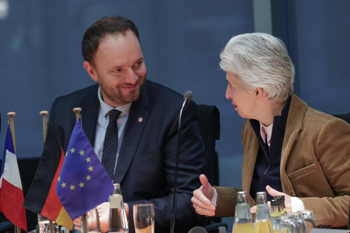 Thomas Gassilloud (l), Vorsitzender des Ausschusses für nationale Verteidigung und Streitkräfte, und weitere Mitglieder des französischen Ausschusses für nationale Verteidigung und Streitkräfte zu Gast im Verteidigungsausschuss unter Leitung der Vorsitzenden Dr. Marie-Agnes Strack-Zimmermann, FDP, MdB. Thomas Gassilloud (l), Vorsitzender des Ausschusses für nationale Verteidigung und Streitkräfte, und weitere Mitglieder des französischen Ausschusses für nationale Verteidigung und Streitkräfte zu Gast im Verteidigungsausschuss unter Leitung der Vorsitzenden Dr. Marie-Agnes Strack-Zimmermann, FDP, MdB.
