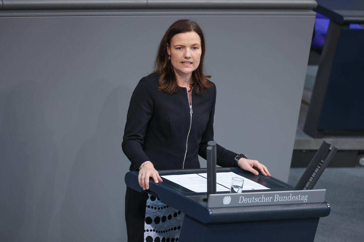 Janssen, Anne Anne Janssen, CDU/CSU, MdB, hält eine Rede zu TOP 24 „Engagementbericht - Zukunft Zivilgesellschaft“ im Plenum.