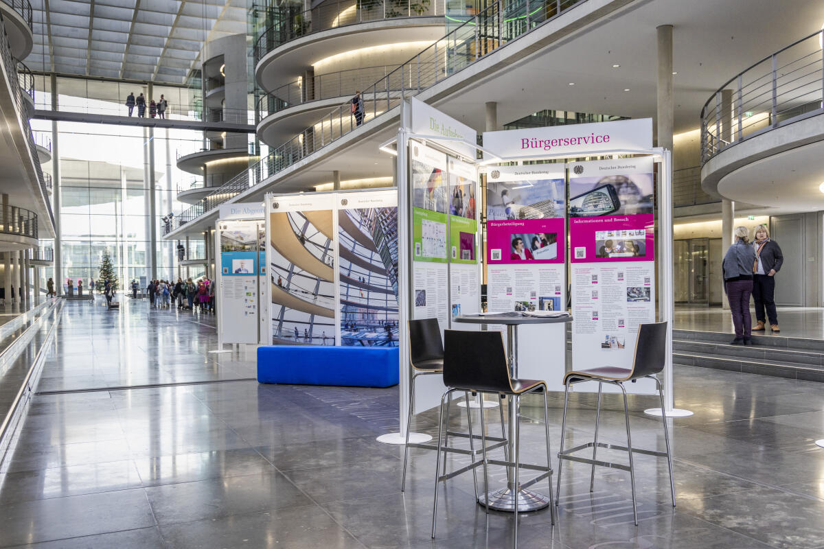  Wanderausstellung des Deutschen Bundestages in der Halle des Paul-Löbe-Hauses. 