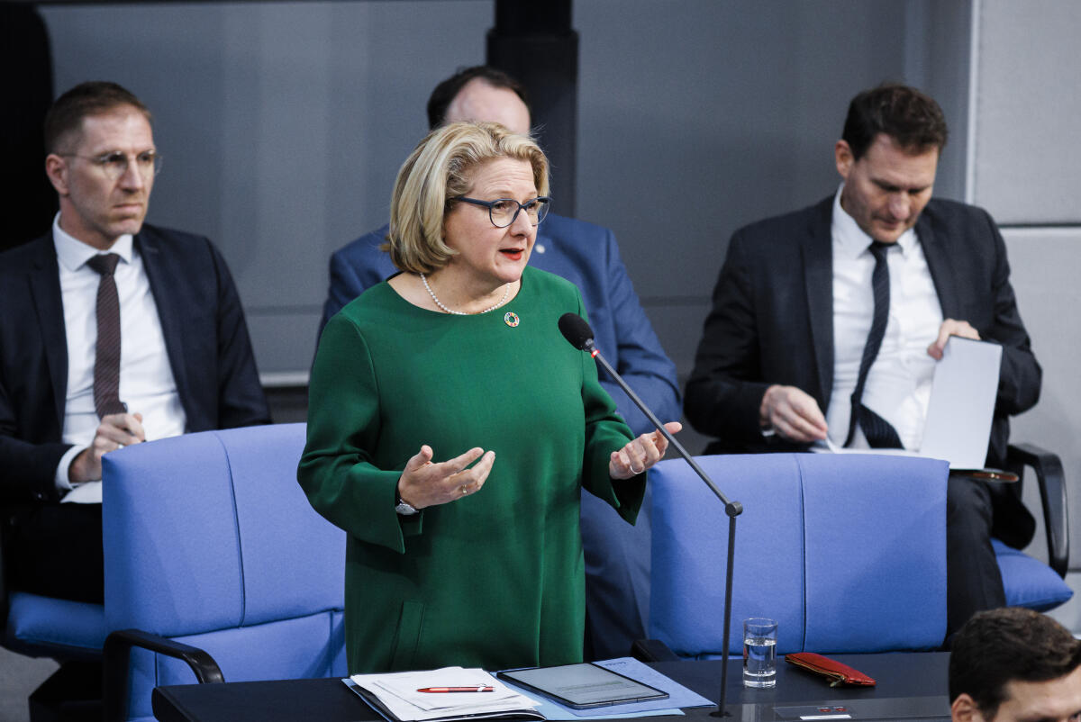 Svenja Schulze (SPD), Bundesministerin für wirtschaftliche Zusammenarbeit und Entwicklung, aufgenommen im Rahmen der Regierungsbefragung im Deutschen Bundestag in Berlin, 18.01.2023. Schulz, Svenja Svenja Schulze (SPD), Bundesministerin für wirtschaftliche Zusammenarbeit und Entwicklung, aufgenommen im Rahmen der Regierungsbefragung im Deutschen Bundestag in Berlin, 18.01.2023.