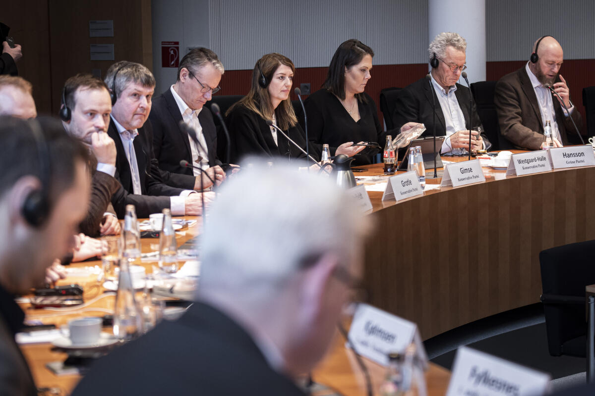 Gespräch des Wirtschaftsausschusses unter Leitung des Vorsitzenden Michael Grosse-Brömer, CDU/CSU, MdB mit einer Delegation des Wirtschaftsausschusses des norwegischen Parlaments, unter Leitung des Vorsitzenden Willfred Nordlund, SP - Center Party und Delgation.; Hier: Teil der norwegischen Delegation Grosse-Brömer, Michael Gespräch des Wirtschaftsausschusses unter Leitung des Vorsitzenden Michael Grosse-Brömer, CDU/CSU, MdB mit einer Delegation des Wirtschaftsausschusses des norwegischen Parlaments, unter Leitung des Vorsitzenden Willfred Nordlund, SP - Center Party und Delgation.; Hier: Teil der norwegischen Delegation