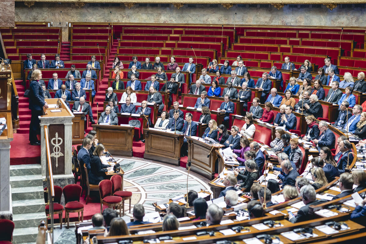 Bundestagspräsidentin Bärbel Bas (l), SPD, MdB, bei ihrer Rede während der Arbeitssitzung der Assemblée nationale und des Deutschen Bundestages im Rahmen der Feierlichkeiten des 60. Jubiläum der Unterzeichnung des Élysée-Vertrages in der Assemblée nationale in Paris. ; Bas, Bärbel Bundestagspräsidentin Bärbel Bas (l), SPD, MdB, bei ihrer Rede während der Arbeitssitzung der Assemblée nationale und des Deutschen Bundestages im Rahmen der Feierlichkeiten des 60. Jubiläum der Unterzeichnung des Élysée-Vertrages in der Assemblée nationale in Paris. ;