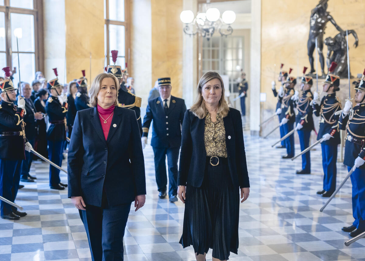 Bundestagspräsidentin Bärbel Bas (l), SPD, MdB, und Yaël Braun-Pivet (r), Präsidentin der Nationalversammlung, im Rahmen der Feierlichkeiten des 60. Jubiläum der Unterzeichnung des Élysée-Vertrages in der Assemblee Nationale in Paris.; Bas, Bärbel Bundestagspräsidentin Bärbel Bas (l), SPD, MdB, und Yaël Braun-Pivet (r), Präsidentin der Nationalversammlung, im Rahmen der Feierlichkeiten des 60. Jubiläum der Unterzeichnung des Élysée-Vertrages in der Assemblee Nationale in Paris.;