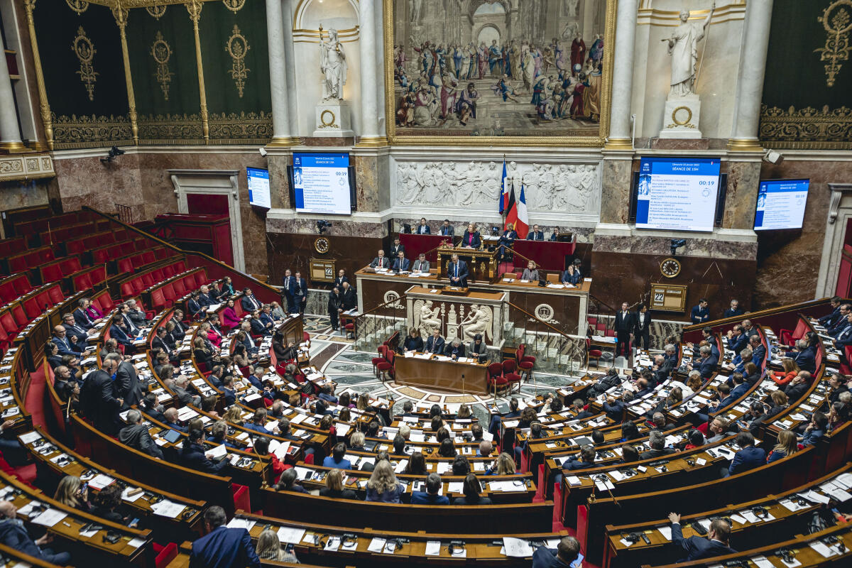 Dietmar Bartsch, DIE LINKE, MdB, bei seiner Rede während der Arbeitssitzung der Assemblée nationale und des Deutschen Bundestages im Rahmen der Feierlichkeiten des 60. Jubiläum der Unterzeichnung des Élysée-Vertrages in der Assemblée nationale in Paris während der Sitzungsleitung der Bundestagspräsidentin Bärbel Bas, SPD, MdB.; Hier: Saalübersicht; Bas, Bärbel; Bartsch, Dietmar Dietmar Bartsch, DIE LINKE, MdB, bei seiner Rede während der Arbeitssitzung der Assemblée nationale und des Deutschen Bundestages im Rahmen der Feierlichkeiten des 60. Jubiläum der Unterzeichnung des Élysée-Vertrages in der Assemblée nationale in Paris während der Sitzungsleitung der Bundestagspräsidentin Bärbel Bas, SPD, MdB.; Hier: Saalübersicht;