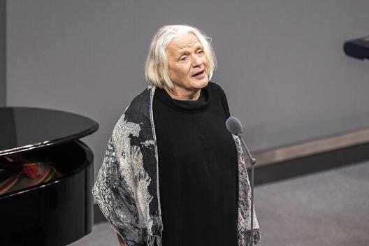 Dee, Georgette Reichstagsgebäude, Plenarsaal