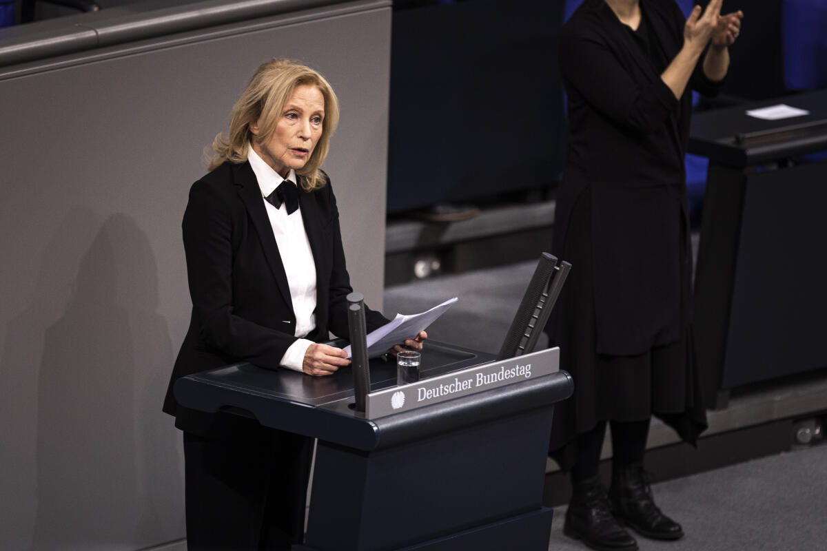 Tag des Gedenkens an die Opfer des Nationalsozialismus: Schauspielerin Maren Kroymann trägt Ihren Redebreitag vor. Berlin, 27.01.2023. Tag des Gedenkens an die Opfer des Nationalsozialismus: Schauspielerin Maren Kroymann trägt Ihren Redebreitag vor. Berlin, 27.01.2023.