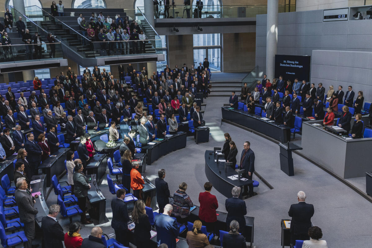 Die Abgeordneten des Deutschen Bundestages haben sich am Mittwoch, 8. Februar 2023, in Gedenken an Gero Storjohann, CDU/CSU zu einer Trauerminute erhoben. Storjohann, Gero Die Abgeordneten des Deutschen Bundestages haben sich am Mittwoch, 8. Februar 2023, in Gedenken an Gero Storjohann, CDU/CSU zu einer Trauerminute erhoben.