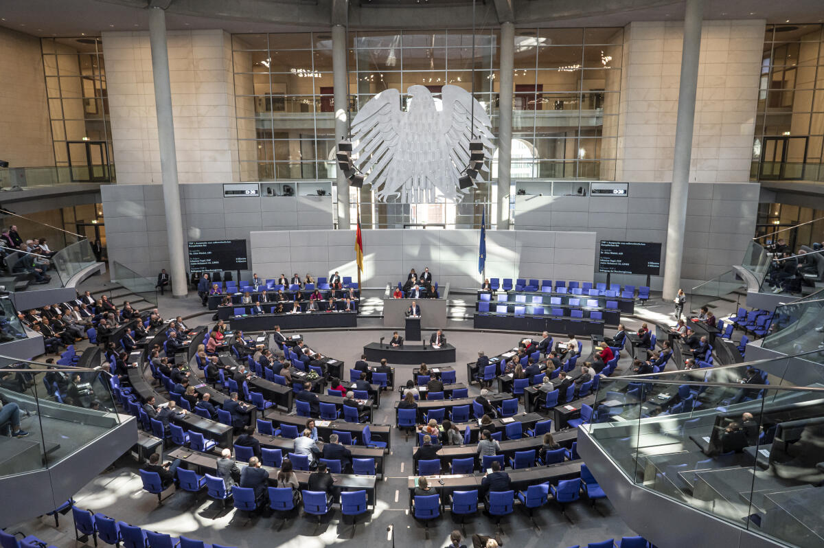 Fraktionsvorsitzende Alice Weidel, AfD, MdB, hält eine Rede anlässlich der Regierungserklärung zum außerordentlichen EU-Rat in Brüssel während der Sitzung des Deutschen Bundestages am 08.02.2023. Fraktionsvorsitzende Alice Weidel, AfD, MdB, hält eine Rede anlässlich der Regierungserklärung zum außerordentlichen EU-Rat in Brüssel während der Sitzung des Deutschen Bundestages am 08.02.2023.