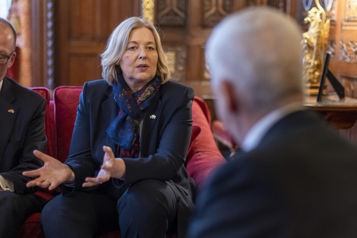 Bundestagspraesidentin Baerbel Bas, SPD, MdB, besucht das Vereinigte Koenigreich Grossbritannien und Nordirland. Hier mit Lindsey Hoyle, Sprecher des britischen Unterhauses im Houses of Parliament. Bas, Bärbel Bundestagspraesidentin Baerbel Bas, SPD, MdB, besucht das Vereinigte Koenigreich Grossbritannien und Nordirland. Hier mit Lindsey Hoyle, Sprecher des britischen Unterhauses im Houses of Parliament.