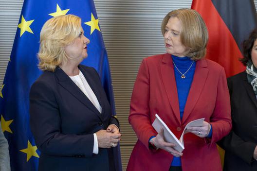 Bas, Bärbel; Högl, Eva Reichstagsgebäude