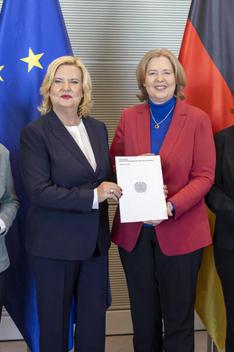 Bas, Bärbel; Högl, Eva Reichstagsgebäude