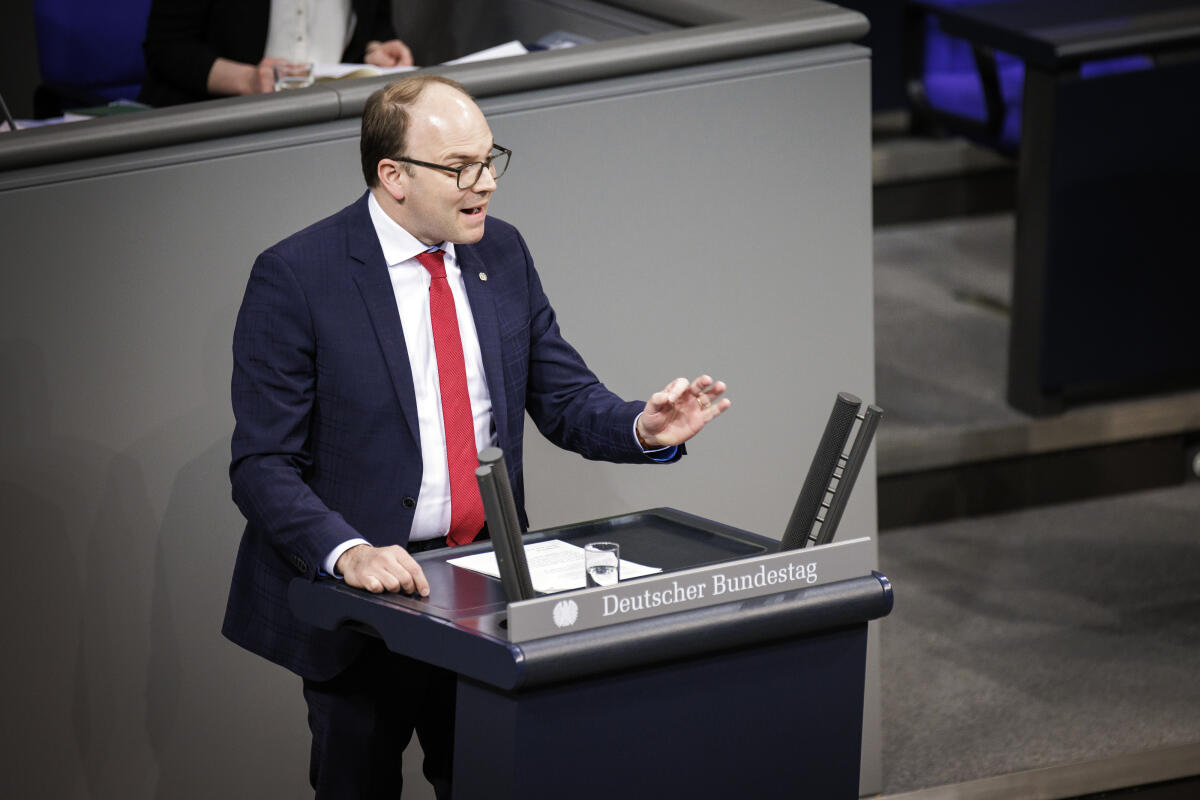 Alexander Föhr, CDU/CSU, MdB, hält eine Rede zu TOP 14 "Bildungspolitik - Startchancenprogramm 2023" im Plenum. Föhr, Alexander Alexander Föhr, CDU/CSU, MdB, hält eine Rede zu TOP 14 "Bildungspolitik - Startchancenprogramm 2023" im Plenum.