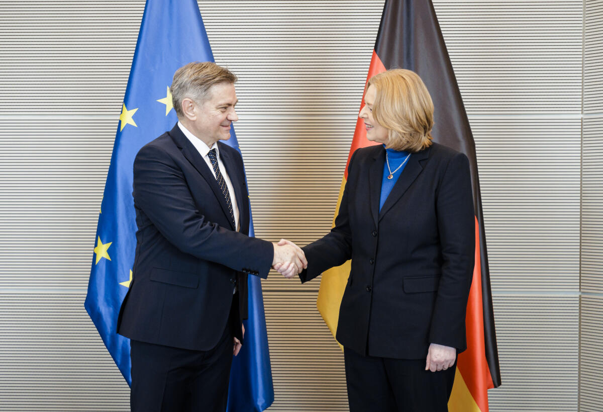 Bundestagspräsidentin Bärbel Bas (r), SPD, MdB, empfängt empfängt den Parlamentspräsidenten von Bosnien und Herzegowina, Denis Zvizdić (l), zum Gespräch. Bas, Bärbel Bundestagspräsidentin Bärbel Bas (r), SPD, MdB, empfängt empfängt den Parlamentspräsidenten von Bosnien und Herzegowina, Denis Zvizdić (l), zum Gespräch.