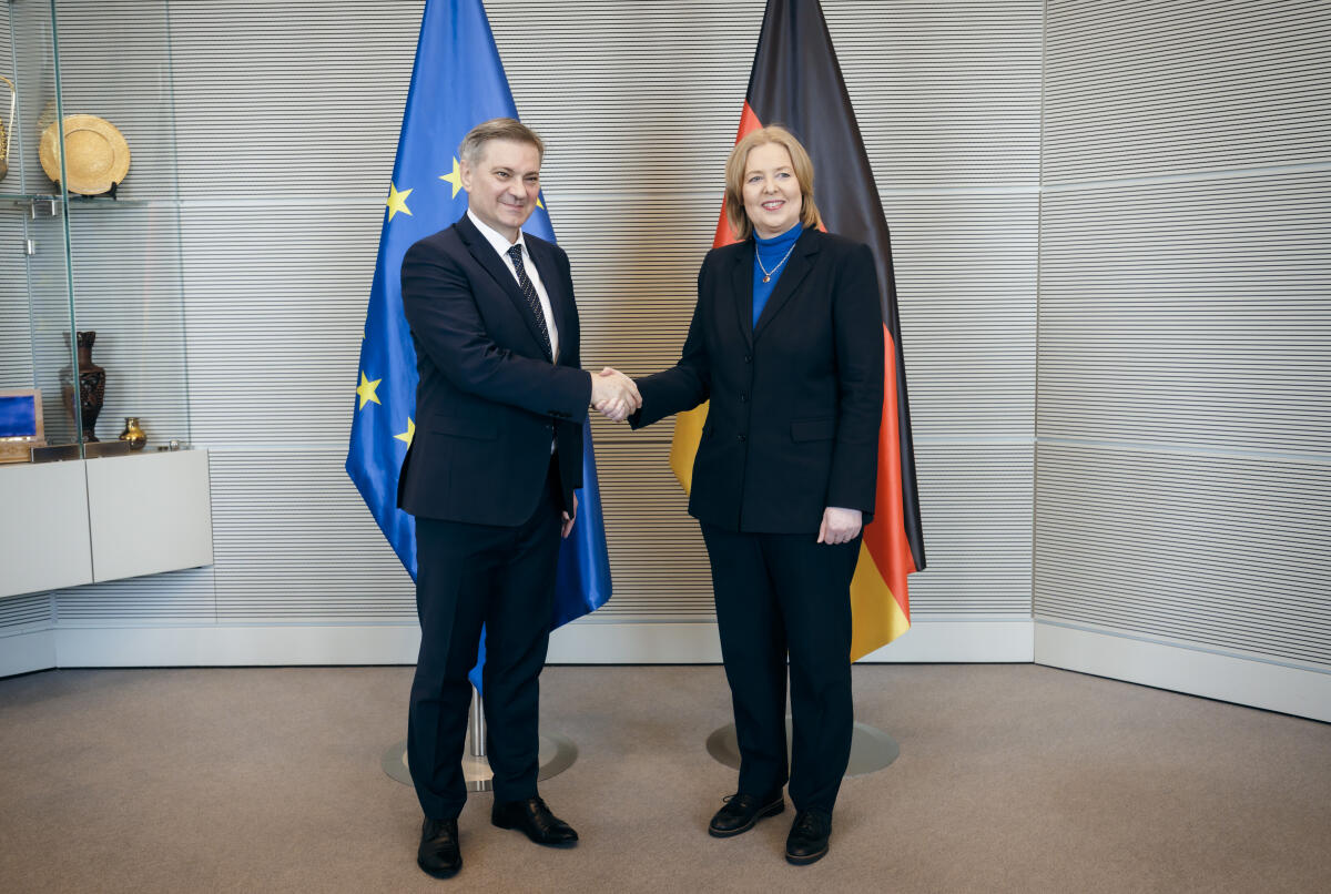 Bundestagspräsidentin Bärbel Bas (r), SPD, MdB, empfängt empfängt den Parlamentspräsidenten von Bosnien und Herzegowina, Denis Zvizdić (l), zum Gespräch. Bas, Bärbel Bundestagspräsidentin Bärbel Bas (r), SPD, MdB, empfängt empfängt den Parlamentspräsidenten von Bosnien und Herzegowina, Denis Zvizdić (l), zum Gespräch.