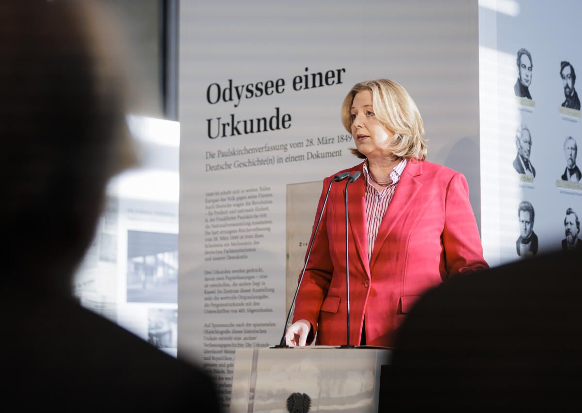 Bundestagspräsidentin Bärbel Bas, SPD, MdB, eröffnet die Ausstellung "Odyssee einer Urkunde - Die Paulskirchenverfassung von 1849“. Hier Bundestagspräsidentin Bärbel Bas (im Bild), SPD, MdB, während ihrer Ansprache. Bas, Bärbel Bundestagspräsidentin Bärbel Bas, SPD, MdB, eröffnet die Ausstellung "Odyssee einer Urkunde - Die Paulskirchenverfassung von 1849“. Hier Bundestagspräsidentin Bärbel Bas (im Bild), SPD, MdB, während ihrer Ansprache.