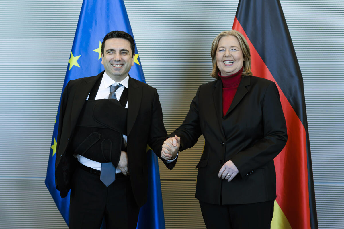 Bundestagspräsidentin Bärbel Bas (r), SPD, MdB, empfängt den Präsidenten der Nationalversammlung der Republik Armenien, Alen Simonjan (l), zum Gespräch. Bundestagspräsidentin Bärbel Bas (r), SPD, MdB, empfängt den Präsidenten der Nationalversammlung der Republik Armenien, Alen Simonjan (l), zum Gespräch.