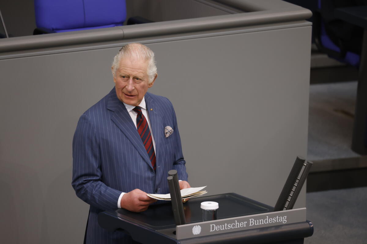 Im Rahmen des Staatsbesuchs von König Charles III. und Königingemahlin Camilla des Vereinigten Königreichs Großbritannien und Nordirland in der Bundesrepublik Deutschland hält König Charles III. im Deutschen Bundestag eine Rede. Hier im Bild bei der Rede. Im Rahmen des Staatsbesuchs von König Charles III. und Königingemahlin Camilla des Vereinigten Königreichs Großbritannien und Nordirland in der Bundesrepublik Deutschland hält König Charles III. im Deutschen Bundestag eine Rede. Hier im Bild bei der Rede.