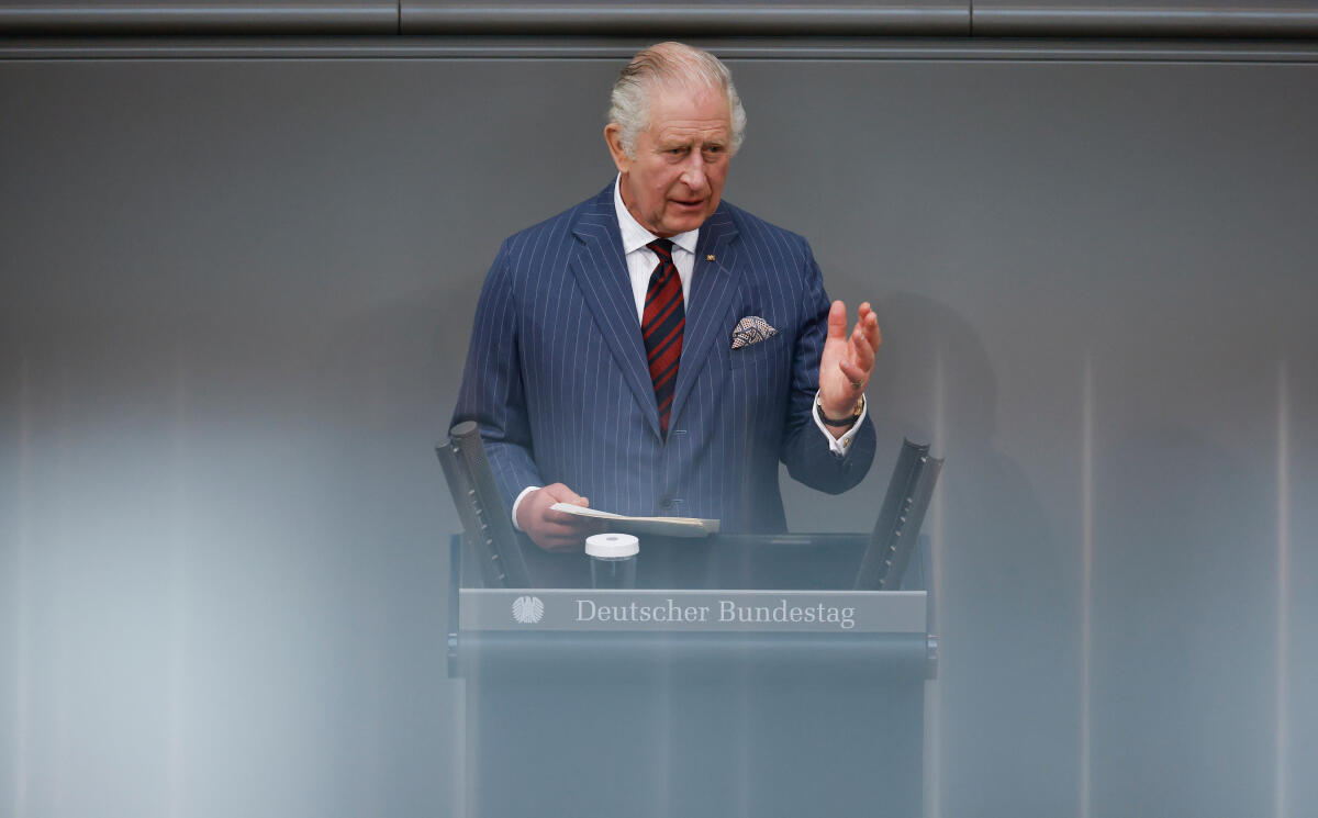 Im Rahmen des Staatsbesuchs von König Charles III. und Königingemahlin Camilla des Vereinigten Königreichs Großbritannien und Nordirland in der Bundesrepublik Deutschland hält König Charles III. im Deutschen Bundestag eine Rede. Hier im Bild bei der Rede. Im Rahmen des Staatsbesuchs von König Charles III. und Königingemahlin Camilla des Vereinigten Königreichs Großbritannien und Nordirland in der Bundesrepublik Deutschland hält König Charles III. im Deutschen Bundestag eine Rede. Hier im Bild bei der Rede.