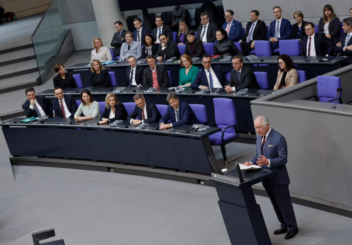 Im Rahmen des Staatsbesuchs von König Charles III. und Königingemahlin Camilla des Vereinigten Königreichs Großbritannien und Nordirland in der Bundesrepublik Deutschland hält König Charles III. im Deutschen Bundestag eine Rede. Blick auf die Regierungsbank während der Rede von König Charles III. (vorne rechts). Im Rahmen des Staatsbesuchs von König Charles III. und Königingemahlin Camilla des Vereinigten Königreichs Großbritannien und Nordirland in der Bundesrepublik Deutschland hält König Charles III. im Deutschen Bundestag eine Rede. Blick auf die Regierungsbank während der Rede von König Charles III. (vorne rechts).