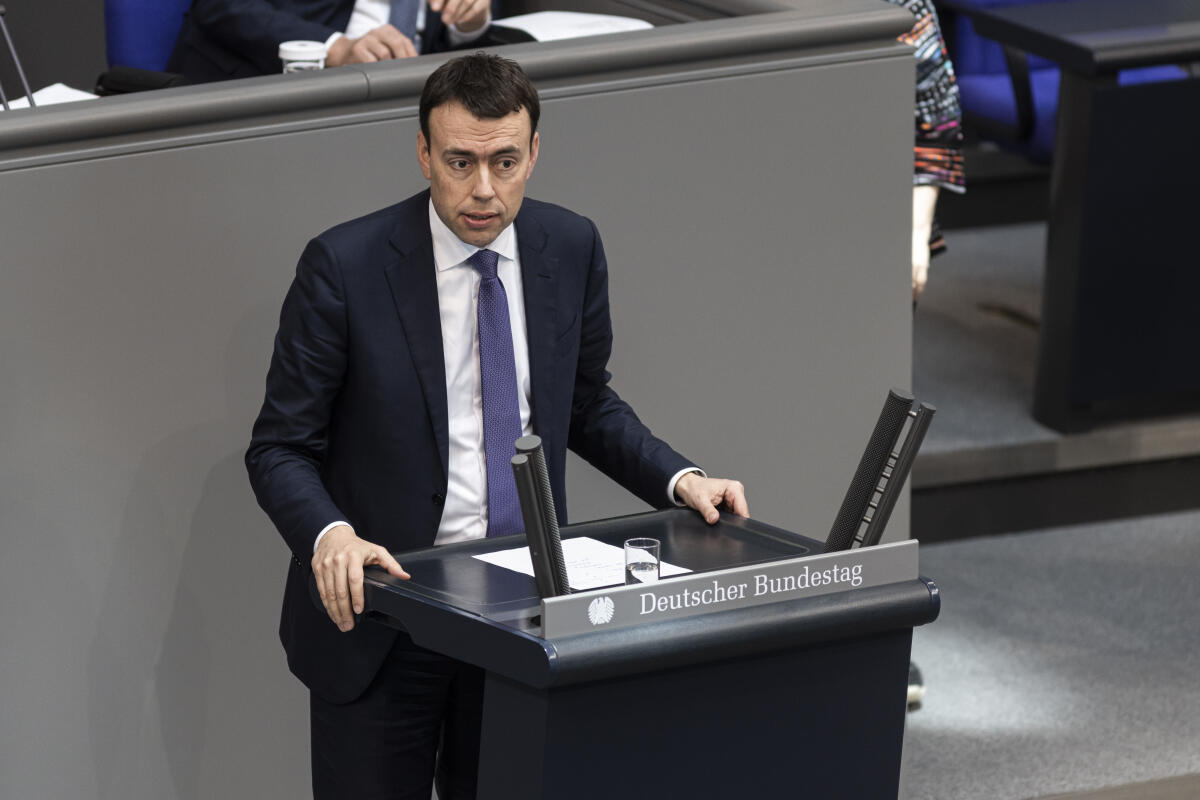 Dr. Nils Schmid, SPD, MdB, hält eine Rede zu TOP 21 „Nationale Sicherheitsstrategie für Deutschland“ im Plenum. Schmid, Nils Dr. Nils Schmid, SPD, MdB, hält eine Rede zu TOP 21 „Nationale Sicherheitsstrategie für Deutschland“ im Plenum.