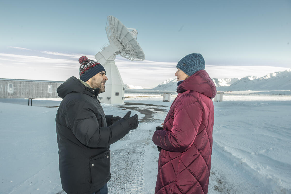 Bundestagspräsidentin Bärbel Bas (r), SPD, MdB, besucht Norwegen und Finnland. Hier beim Besuch der Norwegischen Kartografierungsbehörde mit dem Präsidenten des Stortings des Königreichs Norwegen, Masud Gharahkhani (l). Bas, Bärbel; Gharahkhani, Masud Bundestagspräsidentin Bärbel Bas (r), SPD, MdB, besucht Norwegen und Finnland. Hier beim Besuch der Norwegischen Kartografierungsbehörde mit dem Präsidenten des Stortings des Königreichs Norwegen, Masud Gharahkhani (l).