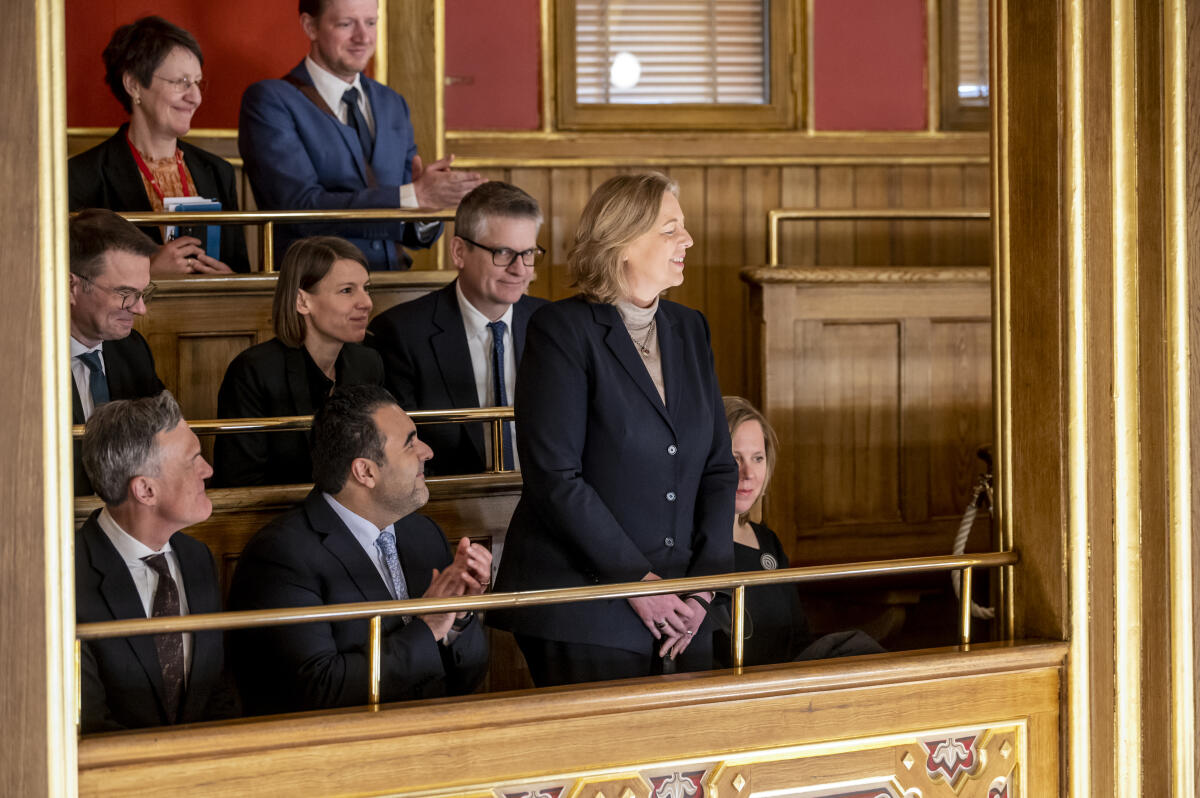 Bundestagspräsidentin Bärbel Bas (1. Reihe 2. von rechts), SPD, MdB, besucht Norwegen und Finnland. Hier auf einer Tribüne des Plenarsaals des Shortings mit dem Präsidenten des Stortings des Königreichs Norwegen, Masud Gharahkhani (1. Reihe 2. von links). Bas, Bärbel; Gharahkhani, Masud Bundestagspräsidentin Bärbel Bas (1. Reihe 2. von rechts), SPD, MdB, besucht Norwegen und Finnland. Hier auf einer Tribüne des Plenarsaals des Shortings mit dem Präsidenten des Stortings des Königreichs Norwegen, Masud Gharahkhani (1. Reihe 2. von links).