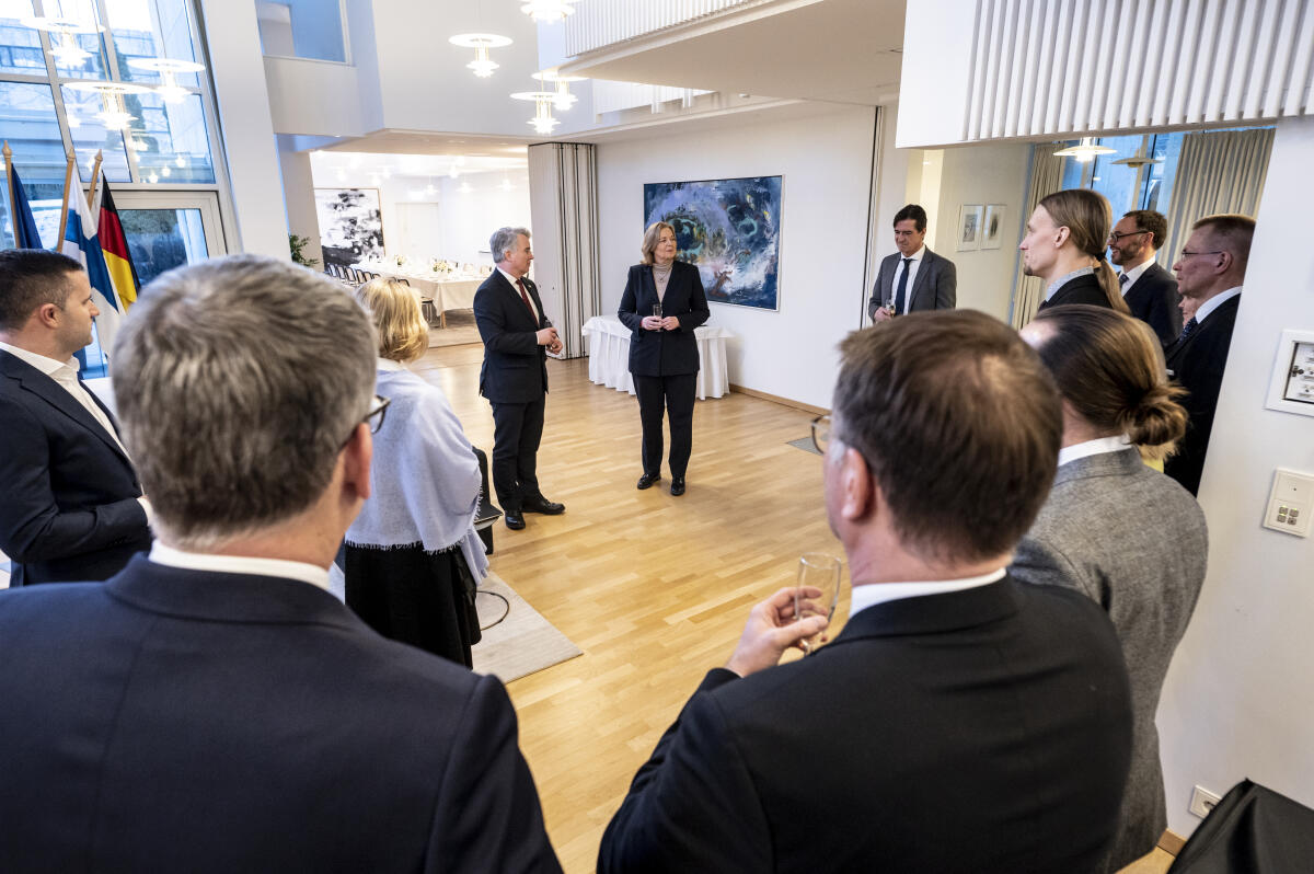 Bundestagspräsidentin Bärbel Bas, SPD, MdB, besucht Norwegen und Finnland. Hier Blick in den Raum beim Abendessen auf Einladung des Botschafters Konrad Arz von Straussenburg. Bas, Bärbel Bundestagspräsidentin Bärbel Bas, SPD, MdB, besucht Norwegen und Finnland. Hier Blick in den Raum beim Abendessen auf Einladung des Botschafters Konrad Arz von Straussenburg.