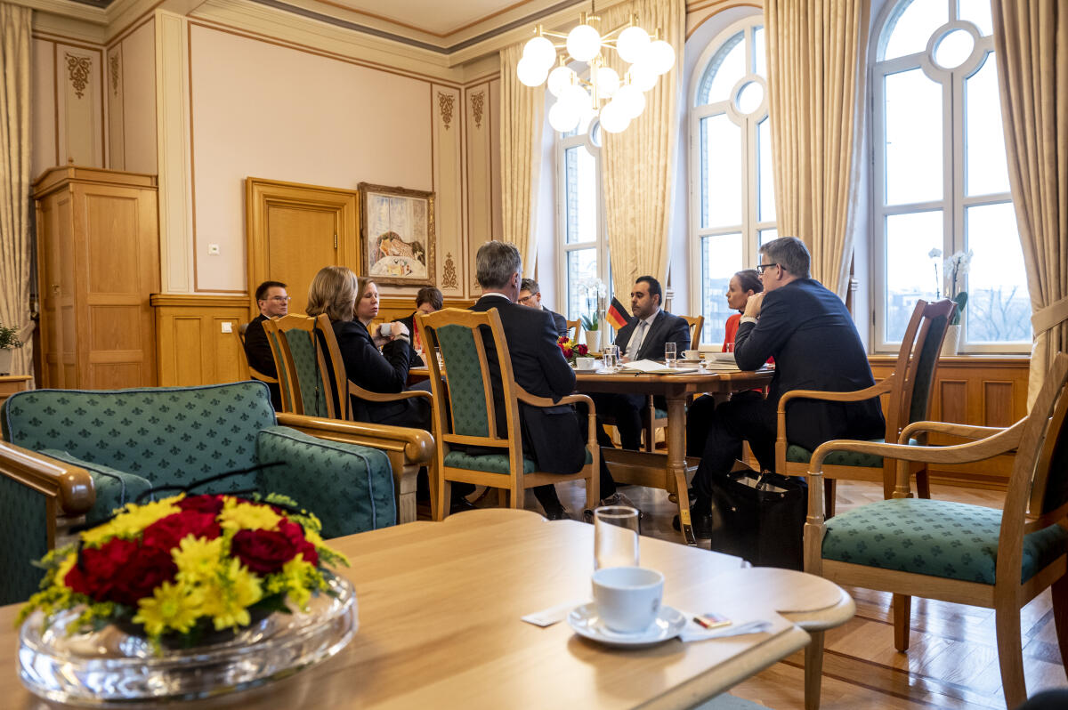 Bundestagspräsidentin Bärbel Bas, SPD, MdB, besucht Norwegen und Finnland. Hier Blick in den Raum beim Gespräch mit dem Präsidenten des Stortings des Königreichs Norwegen, Masud Gharahkhani. Bundestagspräsidentin Bärbel Bas, SPD, MdB, besucht Norwegen und Finnland. Hier Blick in den Raum beim Gespräch mit dem Präsidenten des Stortings des Königreichs Norwegen, Masud Gharahkhani.