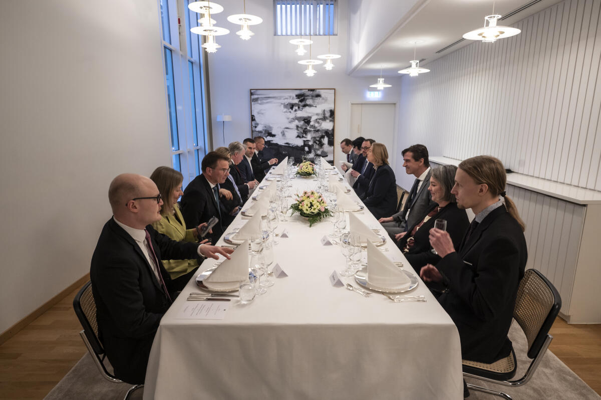 Bundestagspräsidentin Bärbel Bas, SPD, MdB, besucht Norwegen und Finnland. Hier Blick in den Raum beim Abendessen auf Einladung des Botschafters Konrad Arz von Straussenburg. Bundestagspräsidentin Bärbel Bas, SPD, MdB, besucht Norwegen und Finnland. Hier Blick in den Raum beim Abendessen auf Einladung des Botschafters Konrad Arz von Straussenburg.
