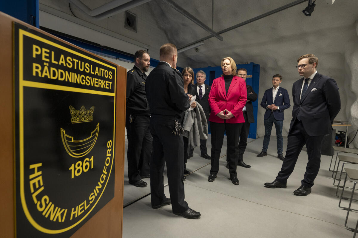 Bundestagspräsidentin Bärbel Bas (m), SPD, MdB, besucht Norwegen und Finnland. Hier beim Besuch der Zivilschutzanlage in Merihaka. Bas, Bärbel Bundestagspräsidentin Bärbel Bas (m), SPD, MdB, besucht Norwegen und Finnland. Hier beim Besuch der Zivilschutzanlage in Merihaka.