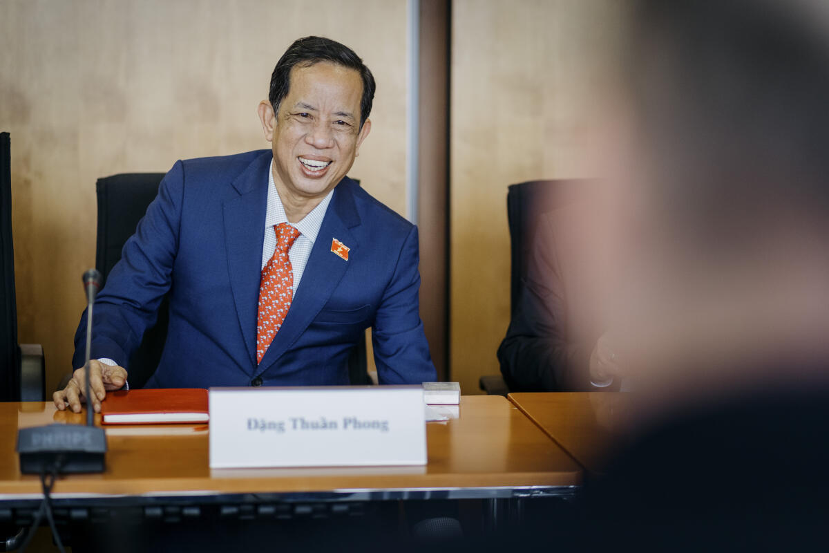 Eine Delegation der vietnamesischen Nationalversammlung unter Leitung von Dang Thuan Phong (im Bild) zu Gast im Ausschuss für Arbeit und Soziales.