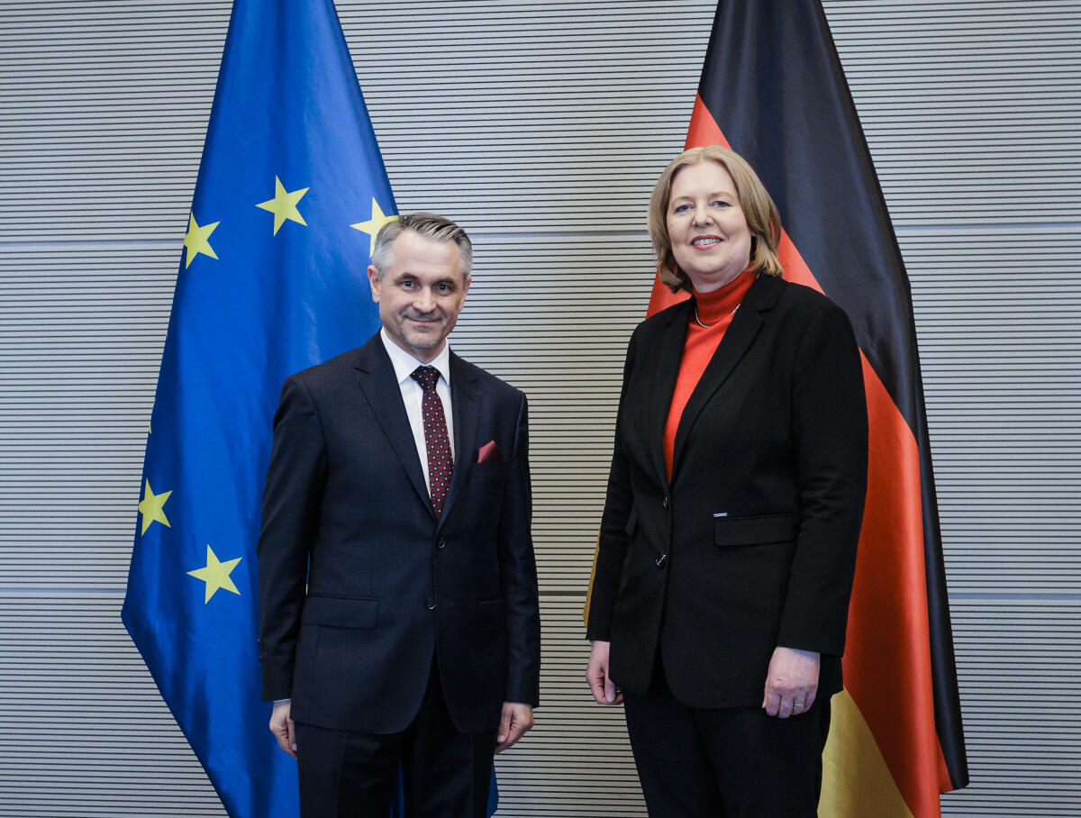 Bundestagspräsidentin Bärbel Bas (r), SPD, MdB, empfängt den Botschafter der Republik Polen, Dariusz Pawłoś (l), zum Gespräch. Bas, Bärbel Bundestagspräsidentin Bärbel Bas (r), SPD, MdB, empfängt den Botschafter der Republik Polen, Dariusz Pawłoś (l), zum Gespräch.