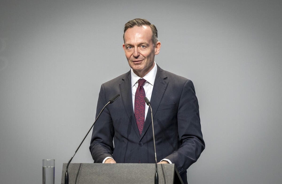 Wissing, Volker Bundesminister für Verkehr und Digitales, Dr. Volker Wissing, FDP, MdB, spricht während der Eröffnung der Ausstellung "70 Jahre zwischen Natur und Gesellschaft" anlässlich des 70. Jubiläums des Deutschen Wetterdienstes.