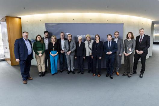 Coße, Jürgen; Schäfer, Jamila; Wagener, Niklas; Schamber, Rebecca; Larem, Andreas; Semet, Rainer; Grütters, Monika; Ullrich, Volker; Koob, Markus; Wundrak, Joachim Paul-Löbe-Haus, Innenansicht