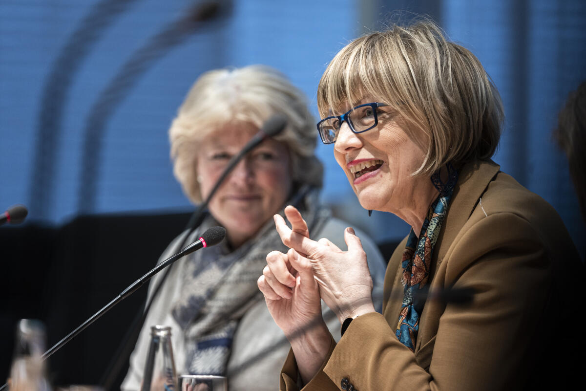 Generalsekretärin der Organisation für Sicherheit und Zusammenarbeit in Europa (OSZE), Helga Schmid (im Bild), zu Gast im Unterausschuss Vereinigte Nationen, internationale Organisationen und zivile Krisenprävention. Grütters, Monika Generalsekretärin der Organisation für Sicherheit und Zusammenarbeit in Europa (OSZE), Helga Schmid (im Bild), zu Gast im Unterausschuss Vereinigte Nationen, internationale Organisationen und zivile Krisenprävention.