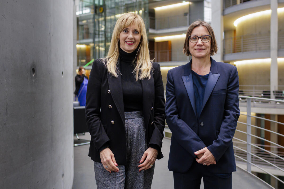 Präsidentin des Internationalen Komitees vom Roten Kreuz (IKRK), Mirjana Spoljaric Egger (r), zu Gast im Ausschuss für Menschenrechte und humanitäre Hilfe unter Leitung der Vorsitzenden Renata Alt (l), FDP, MdB. Alt, Renata Präsidentin des Internationalen Komitees vom Roten Kreuz (IKRK), Mirjana Spoljaric Egger (r), zu Gast im Ausschuss für Menschenrechte und humanitäre Hilfe unter Leitung der Vorsitzenden Renata Alt (l), FDP, MdB.