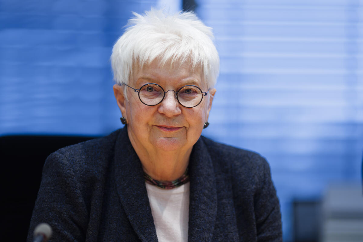 Präsidentin des Deutschen Roten Kreuzes (DRK), Gerda Hasselfeldt (im Bild), zu Gast im Ausschuss für Menschenrechte und humanitäre Hilfe Präsidentin des Deutschen Roten Kreuzes (DRK), Gerda Hasselfeldt (im Bild), zu Gast im Ausschuss für Menschenrechte und humanitäre Hilfe