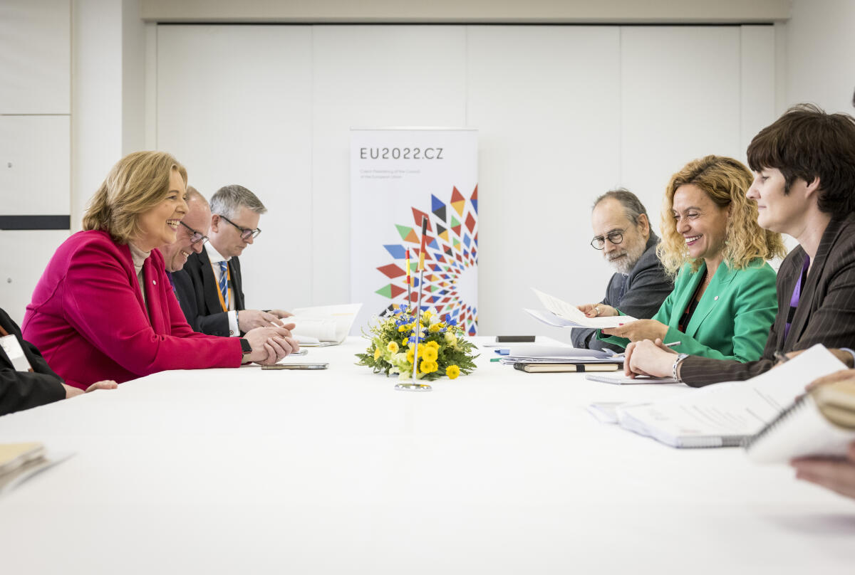 Bundestagspräsidentin Bärbel Bas (l), SPD, MdB, reist zur Konferenz der Präsidentinnen und Präsidenten der Parlamente der Europäischen Union (EU-PPK). Hier während eines bilateralen Gespräches mit der Präsidentin des spanischen Congreso de los Diputados, Meritxell Batet Lamaña (2vr). Bas, Bärbel Bundestagspräsidentin Bärbel Bas (l), SPD, MdB, reist zur Konferenz der Präsidentinnen und Präsidenten der Parlamente der Europäischen Union (EU-PPK). Hier während eines bilateralen Gespräches mit der Präsidentin des spanischen Congreso de los Diputados, Meritxell Batet Lamaña (2vr).