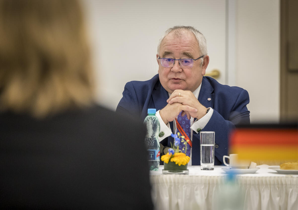  Bundestagspräsidentin Bärbel Bas, SPD, MdB, reist zur Konferenz der Präsidentinnen und Präsidenten der Parlamente der Europäischen Union (EU-PPK). Hier im bilateralen Gespräch mit dem Ceann Comhairle des irischen Unterhauses, Seán Ó Fearghaíl (im Bild).