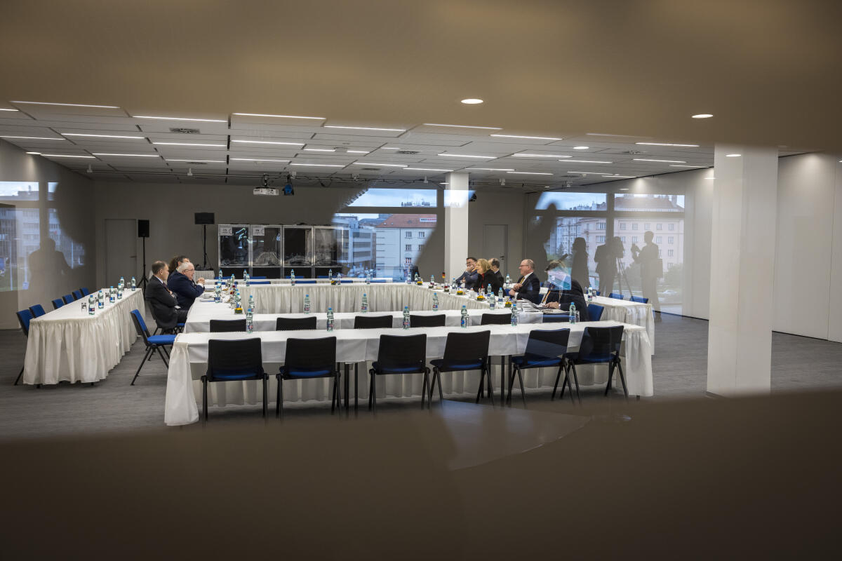 Bundestagspräsidentin Bärbel Bas, SPD, MdB, reist zur Konferenz der Präsidentinnen und Präsidenten der Parlamente der Europäischen Union (EU-PPK). Hier im bilateralen Gespräch mit dem Ceann Comhairle des irischen Unterhauses, Seán Ó Fearghaíl. Blick in den Raum. Bundestagspräsidentin Bärbel Bas, SPD, MdB, reist zur Konferenz der Präsidentinnen und Präsidenten der Parlamente der Europäischen Union (EU-PPK). Hier im bilateralen Gespräch mit dem Ceann Comhairle des irischen Unterhauses, Seán Ó Fearghaíl. Blick in den Raum.