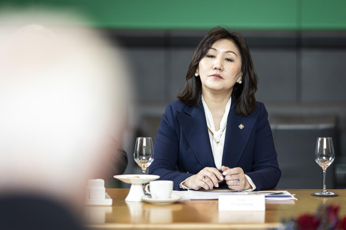  Bundestagsvizepräsident Wolfgang Kubicki, FDP, MdB, empfängt Angehörige der Mongolisch-Deutschen Parlamentariergruppe zum Gespräch. Hier die Vorsitzende der Parlamentariergruppe Munkhuu Oyunchimeg (im Bild).