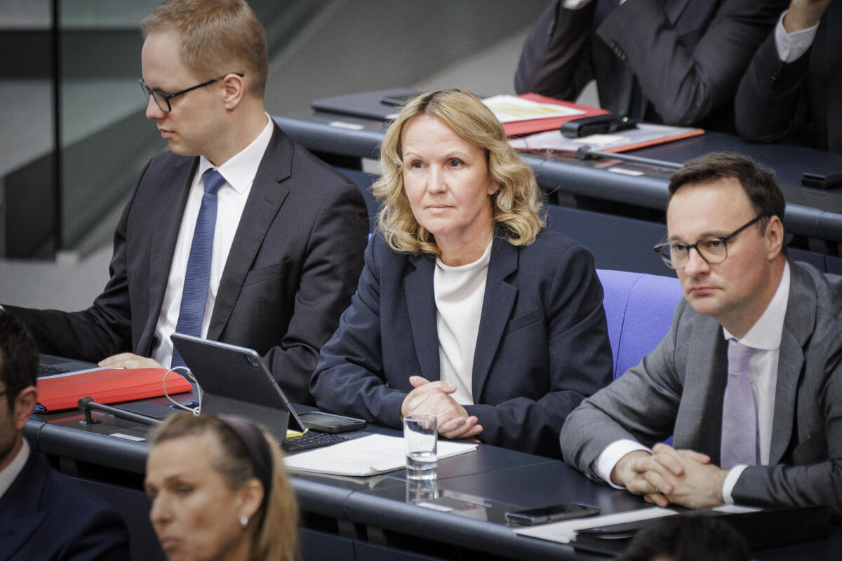 Lemke, Steffi Bundesministerin für Umwelt, Naturschutz, nukleare Sicherheit und Verbraucherschutz Steffi Lemke, Bündnis 90/Die Grünen, aufgenommen im Rahmen der Regierungsbefragung im Deutschen Bundestag in Berlin, 26.04.2023.