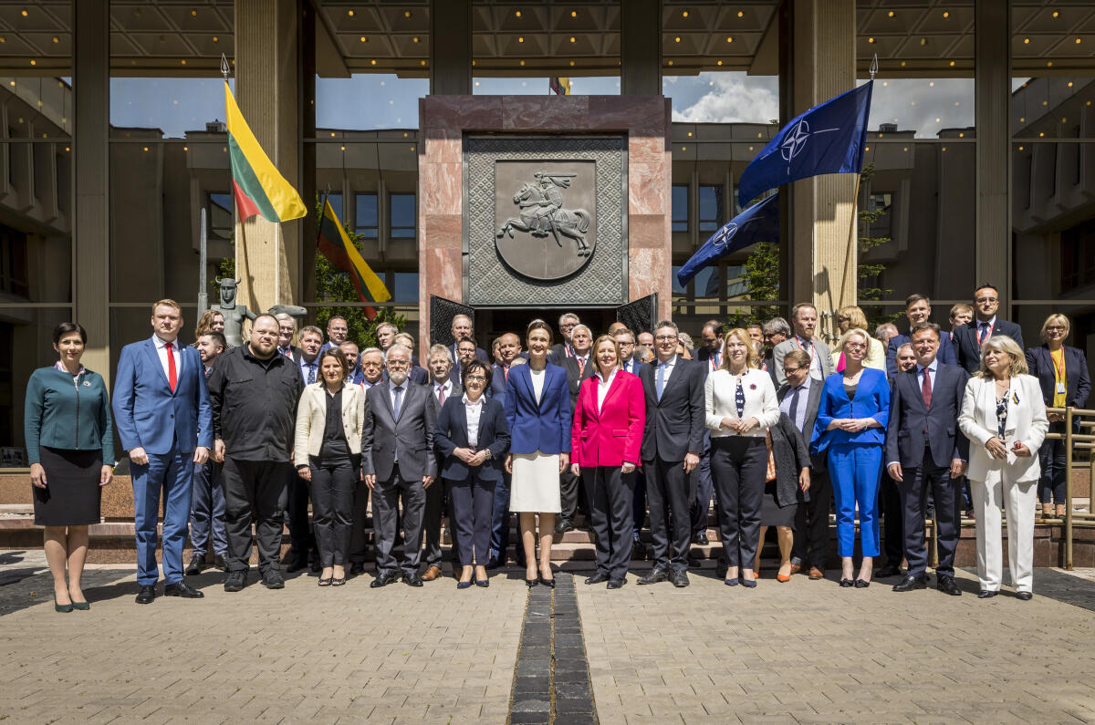 Bundestagspräsidentin Bärbel Bas, SPD, MdB, nimmt an dem Treffen der Parlamentspräsidentinnen und -präsidenten der NATO-Mitgliedstaaten (NATO-PPK) in Vilnius teil. Familienfoto. Bas, Bärbel Bundestagspräsidentin Bärbel Bas, SPD, MdB, nimmt an dem Treffen der Parlamentspräsidentinnen und -präsidenten der NATO-Mitgliedstaaten (NATO-PPK) in Vilnius teil. Familienfoto.