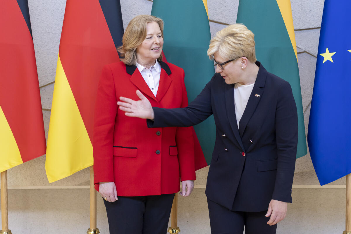 Bas, Bärbel Bundestagspräsidentin Bärbel Bas (l), SPD, MdB, reist nach Estland, Lettland und Litauen. Hier mit der Ministerpräsidentin der Republik Litauen, Ingrida Šimonytė (r).