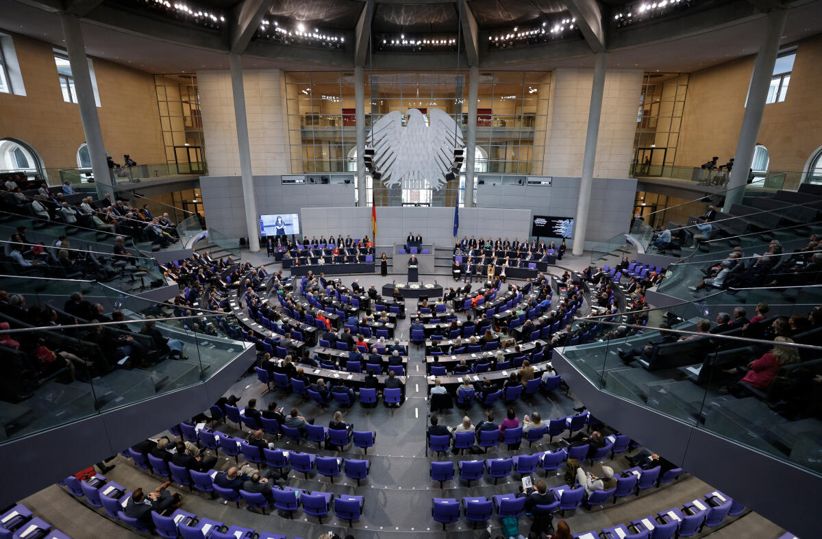  Der Deutsche Bundestag erinnert in einer Parlamentarischen Gedenkstunde an den Volksaufstand in der DDR am 17. Juni 1953. Blick ins Plenum während der Gedenkrede von Bundespräsident Dr. Frank-Walter Steinmeier.