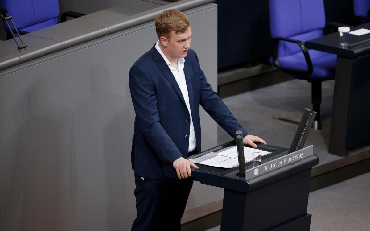  Der Deutsche Bundestag erinnert in einer Parlamentarischen Gedenkstunde aus Anlass des 70. Jahrestages an den Volksaufstand in der DDR vom 17. Juni 1953. Hier Severin Koerner von Gustorf (im Bild) beim Vortragen des Zeitzeugenberichts von Siegfried Keil.