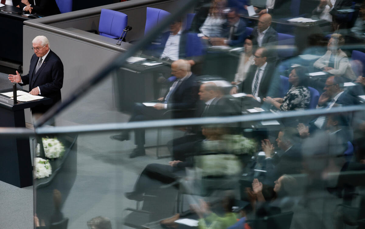 Steinmeier, Frank-Walter Der Deutsche Bundestag erinnert in einer Parlamentarischen Gedenkstunde aus Anlass des 70. Jahrestages an den Volksaufstand in der DDR vom 17. Juni 1953. Hier Bundespräsident Dr. Frank-Walter Steinmeier (l) während der Gedenkrede.