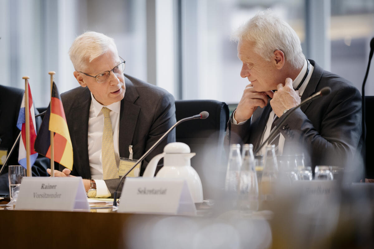 Rainer, Alois Staatssekretär für Steuern und Steuerverwaltung der Niederlande, Marnix van Rij (l), zu Gast im Finanzausschuss unter Leitung des Vorsitzenden Alois Rainer (r), CDU/CSU, MdB.