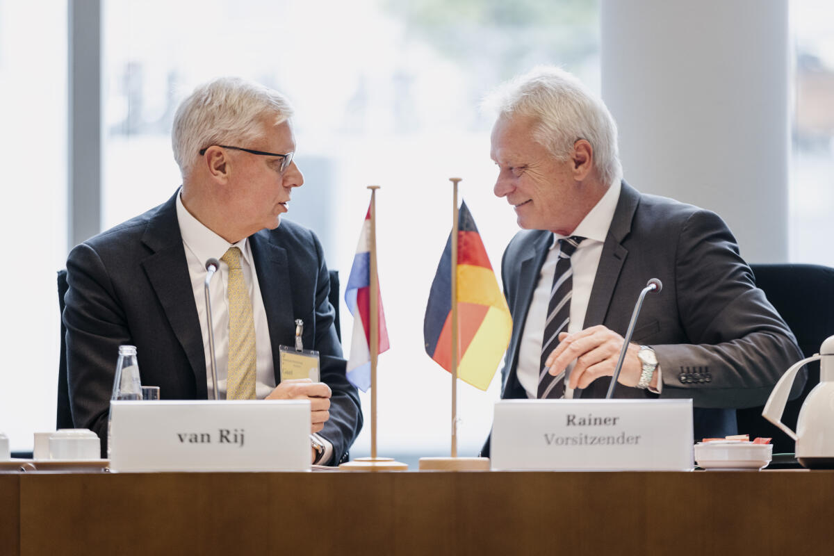 Rainer, Alois Staatssekretär für Steuern und Steuerverwaltung der Niederlande, Marnix van Rij (l), zu Gast im Finanzausschuss unter Leitung des Vorsitzenden Alois Rainer (r), CDU/CSU, MdB.
